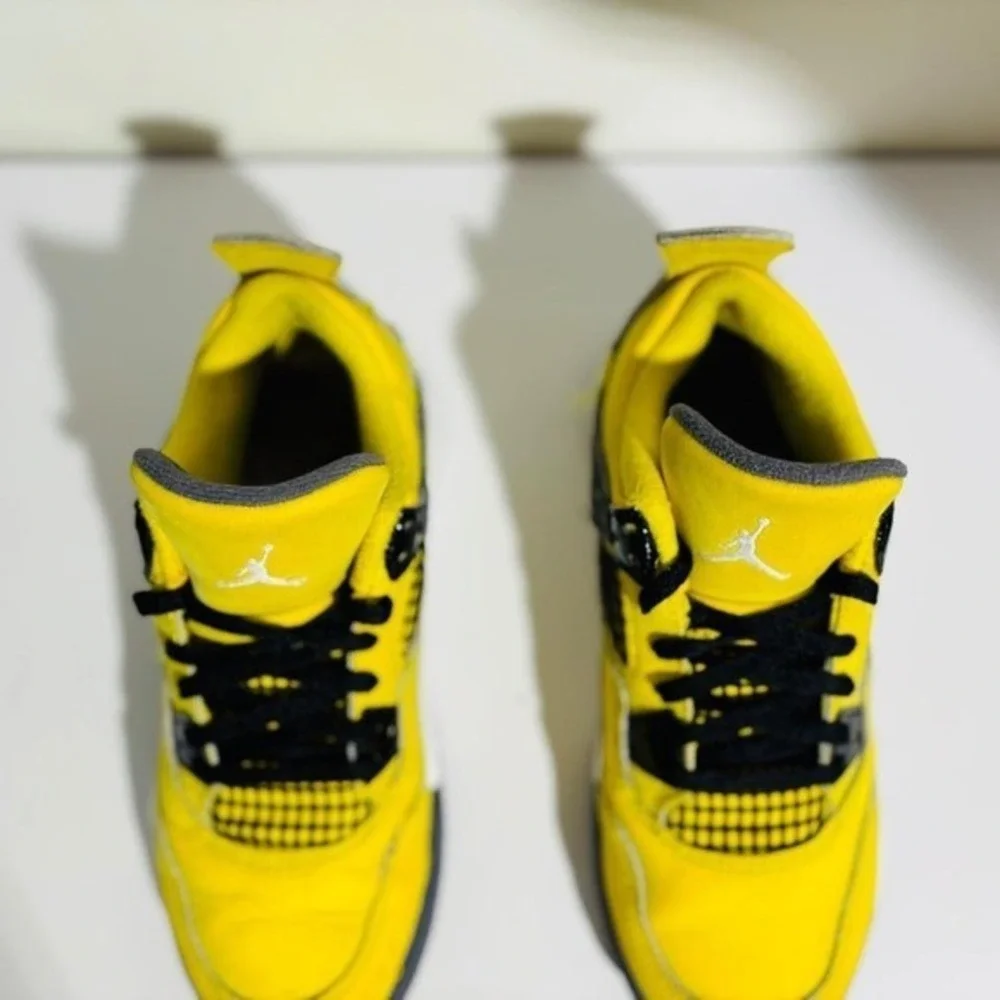 Nike‎ Air Jordan 4 Retro Lightning Sneakers Yellow BQ7670-700 2Y